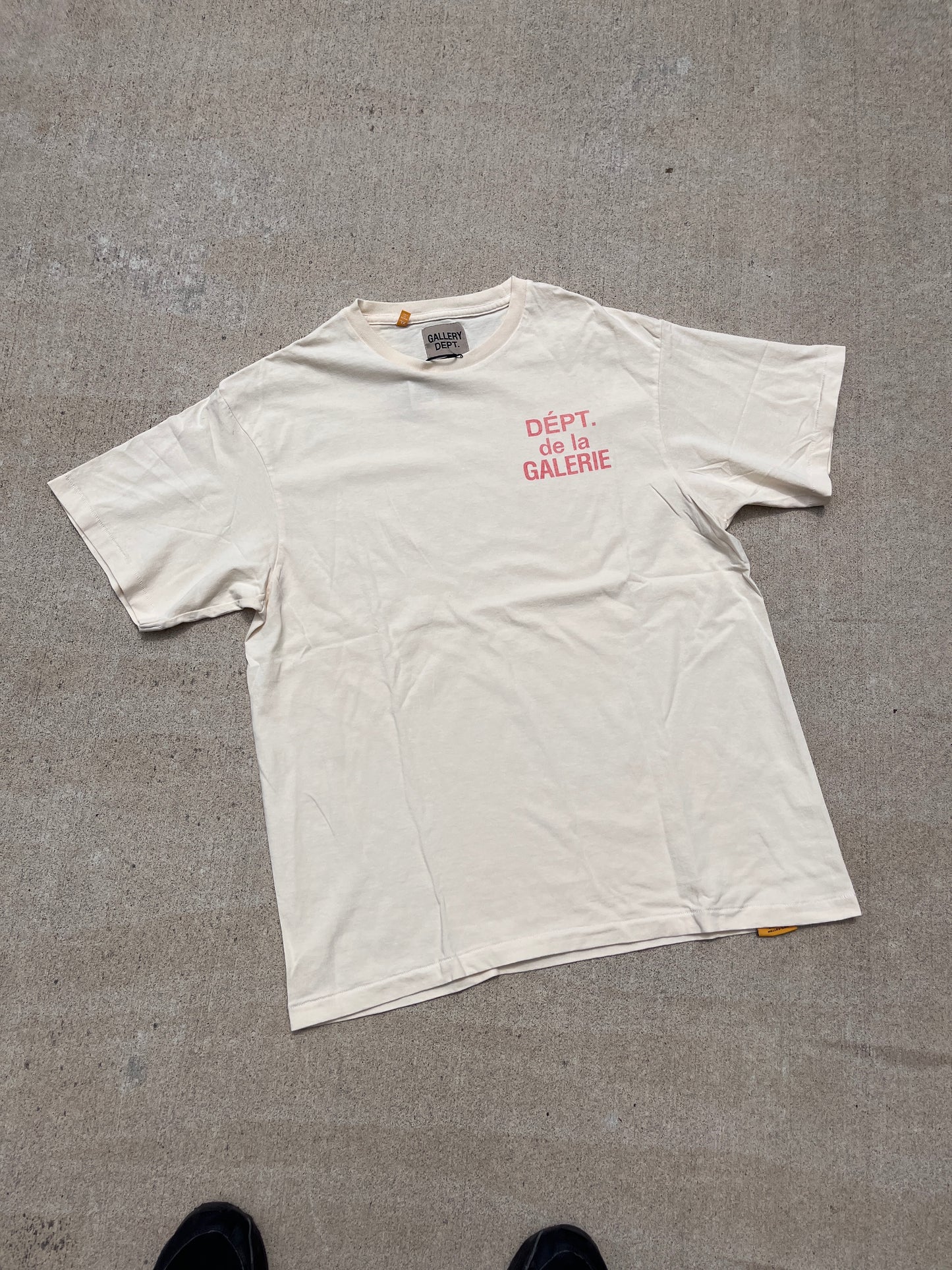 Cream Gallery dept tee