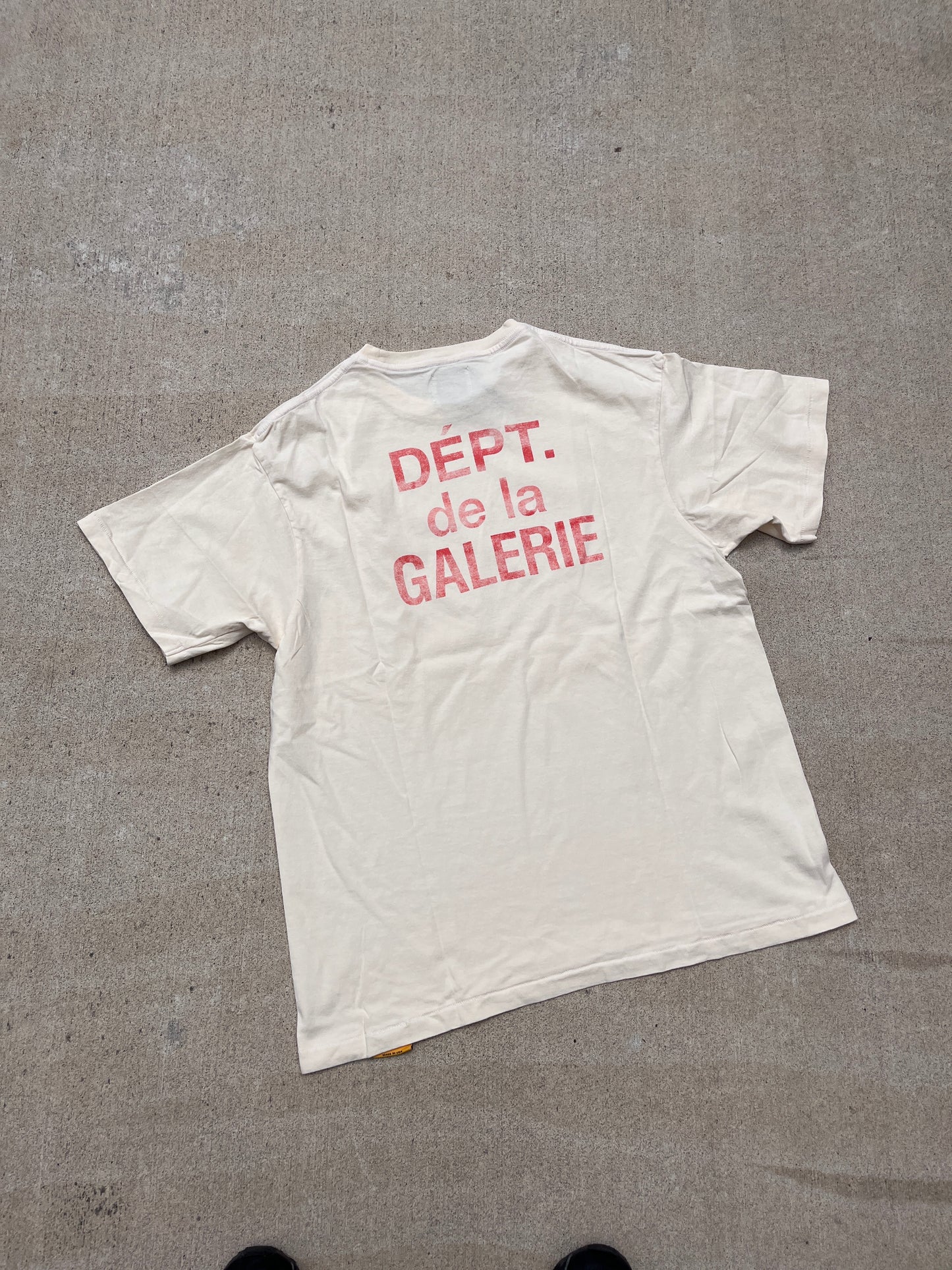 Cream Gallery dept tee